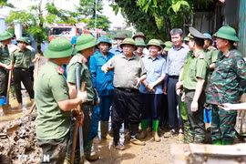 PM Pham Minh Chinh inspects aftermath recovery efforts in typhoon-hit Yen Bai province. (Photo: VNA)