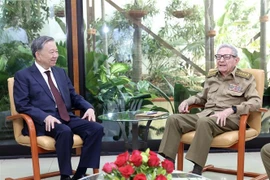 General Secretary of the Communist Party of Vietnam Central Committee and State President To Lam (L) and leader of the Cuban revolution General Raul Castro Ruz. (Photo: VNA)