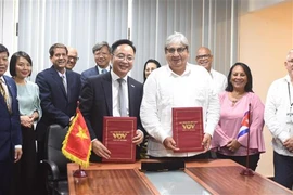 At the signing ceremony (Photo: VNA)