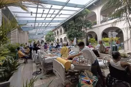 Patients are temporarily evacuated after a fire breaks out at the Philippine General Hospital in Manila on September 16 morning. (Photo: The Manila Disaster Risk Reduction and Management Office)