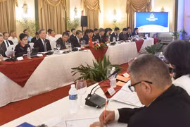 Parliamentarians of the two nations share legislation experiences at the first meeting of the Vietnam – Cuba Inter-parliamentary Cooperation Committee. (Photo: VNA)