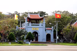 Exploring pagoda in Truong Sa archipelago