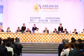 PM Nguyen Xuan Phuc: ASEAN should uphold community spirit