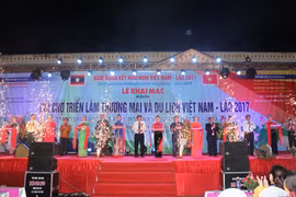 Vietnam-Laos trade, tourism fair opens in Son La