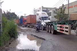 HCM City tackles port traffic black spots