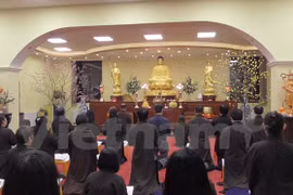 Vietnamese expats in Hungary pay tribute to fallen soldiers