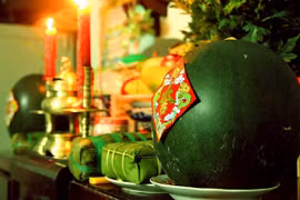 Artist shares philosophy behind Tet altar