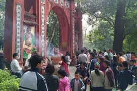 Hung Kings Temples full of worshippers on Lunar New Year