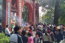 Hung Kings Temples full of worshippers on Lunar New Year