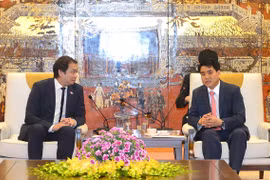 Singapore, Hanoi seek cooperation in digital technology 