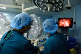 VN’s 1st robotic surgery on patient with lung cancer done