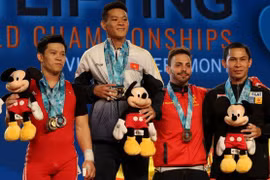 Thach Kim Tuan lifts three gold medals at world championship