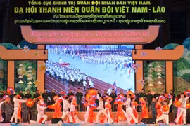 Vietnamese, Lao young officers hold exchange