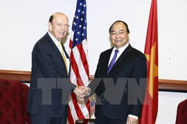 PM Nguyen Xuan Phuc greets US Secretary of Commerce