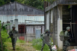 Philippine army launches renewed push in Marawi 