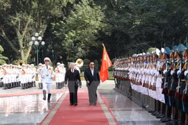 Grand welcome ceremony for Lao leader in Hanoi