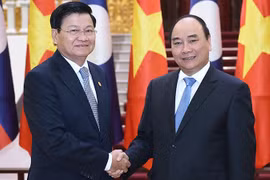 Lao PM starts official visit to Vietnam