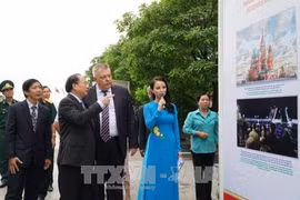Photo exhibition highlights Vietnam-Russia friendship 