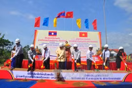 Work starts on bridge at Lao Bao-Densavan border gate