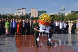 Cambodian leaders receive Vietnamese delegation 