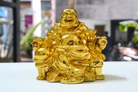 Japanese men prosecuted for gold smuggling