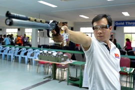 Olympian Hoang Xuan Vinh wins regional shooting champs