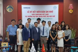 Vietnamese students get Samsung Korean Scholarships