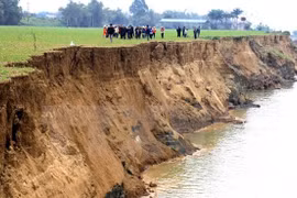 Illegal sand mining in Phu Tho continues despite ban