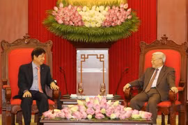 Vietnamese Party, Government leaders meet Singapore’s PAP chief