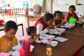 Sharing brings happiness: cheap meals for the poor