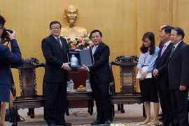 Vietnam, China strengthen exchange of political theories