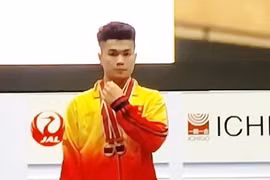 Vietnamese weightlifter wins gold in junior world championships