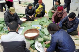 Chung cake trade village busy before Tet