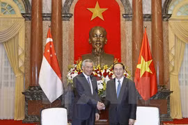 Vietnamese President welcomes Singaporean Prime Minister