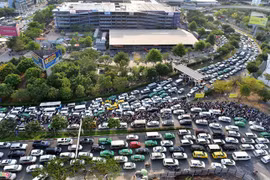 More, wider roads to ease traffic around HCMC airport