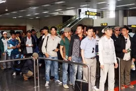 Vietnamese labourers in RoK receive legal consultation