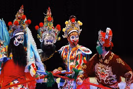 Vietnam, China hold stage exchange programme