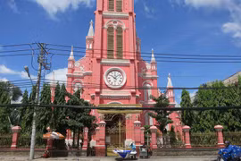 HCM City-based Tan Dinh Church becomes tourist destination