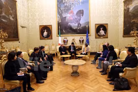 At the working session (Source: VNA)