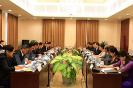 Offices of Vietnam, Laos Party Central Committees reinforce cooperation