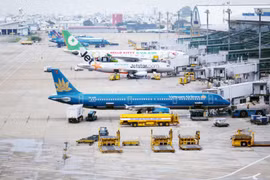 Airlines resume flights to airports in central region