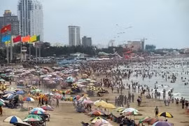 Beaches, eco-tourism spots packed with holiday revellers