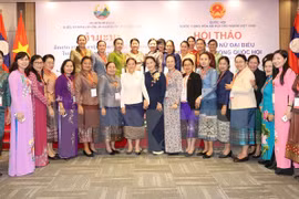 Vietnamese, Lao female lawmakers discuss role in NA’s activities 