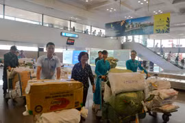 Vietnam Airlines, scholarship fund support flood victims