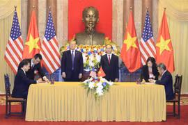 Vietnam, US sign cooperation agreements 