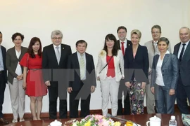 Vietnam, Switzerland discuss education cooperation