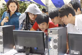 60 percent connected to the Internet in Vietnam
