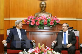 Kerry wants to help HCM City attract foreign investment