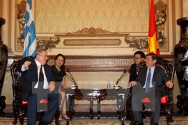 Greece wants to develop seaport partnership with HCM City