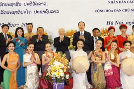 Vietnam, Laos issue joint statement 